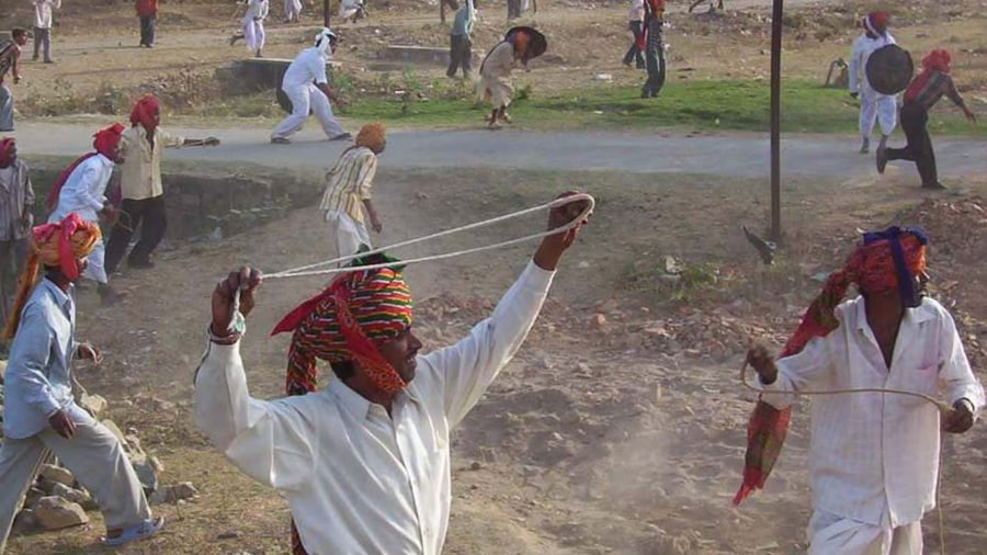 Pattar Maar Holi – Banswara, Barmer