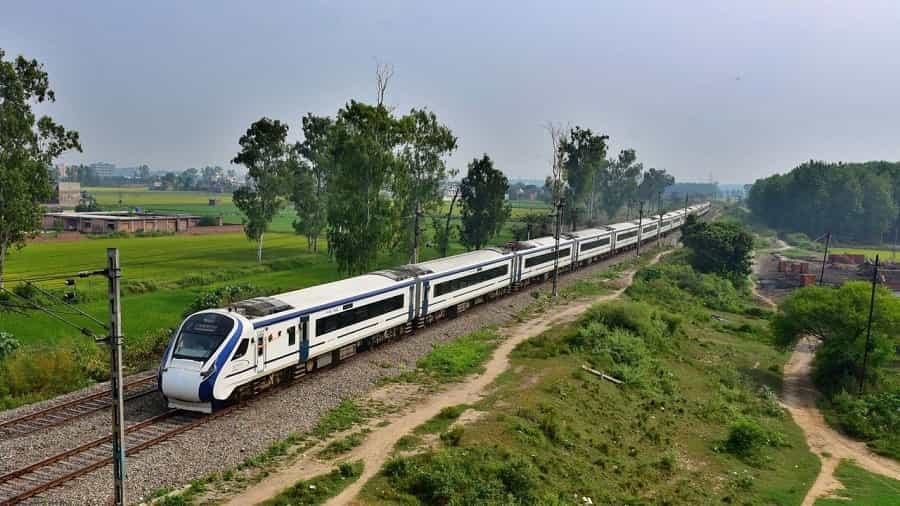 Traveling from Delhi to Agra