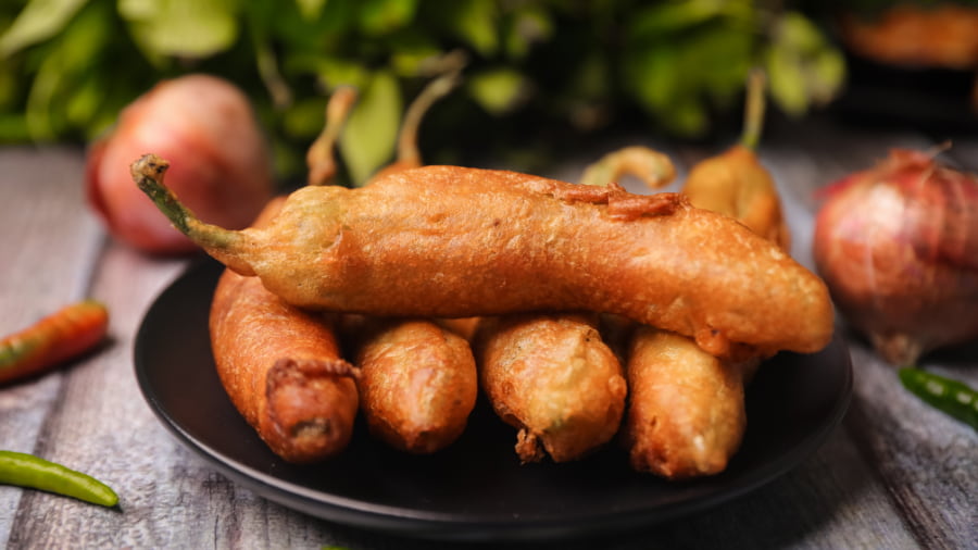 Mirchi Bada and Pyaz Kachori