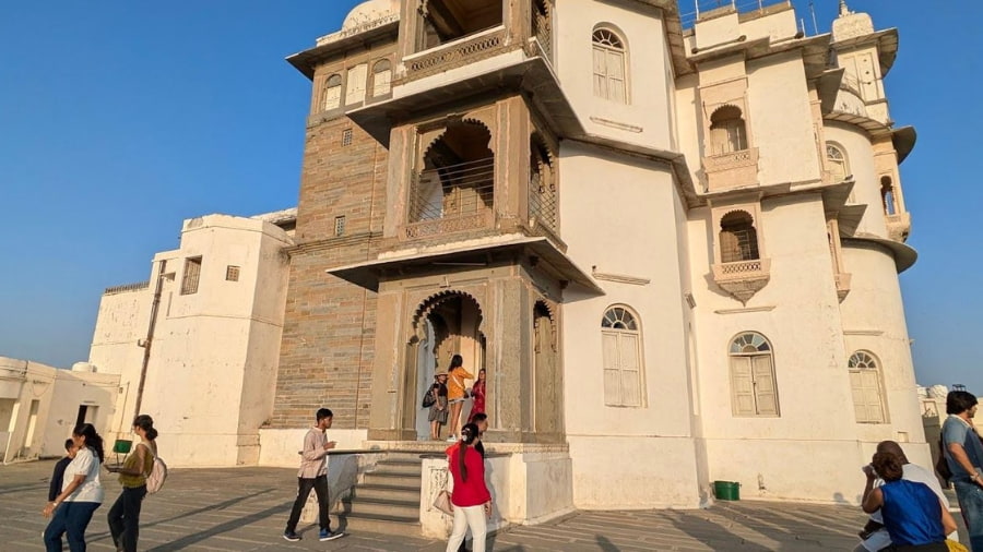 Where is Sajjangarh Fort Located